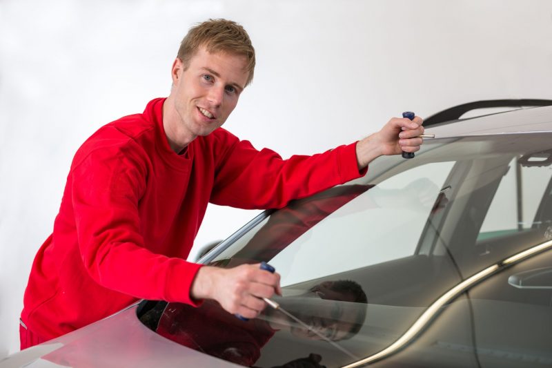 3 Signs Your Auto Glass Needs To Be Replaced: Glass Repair Maryland