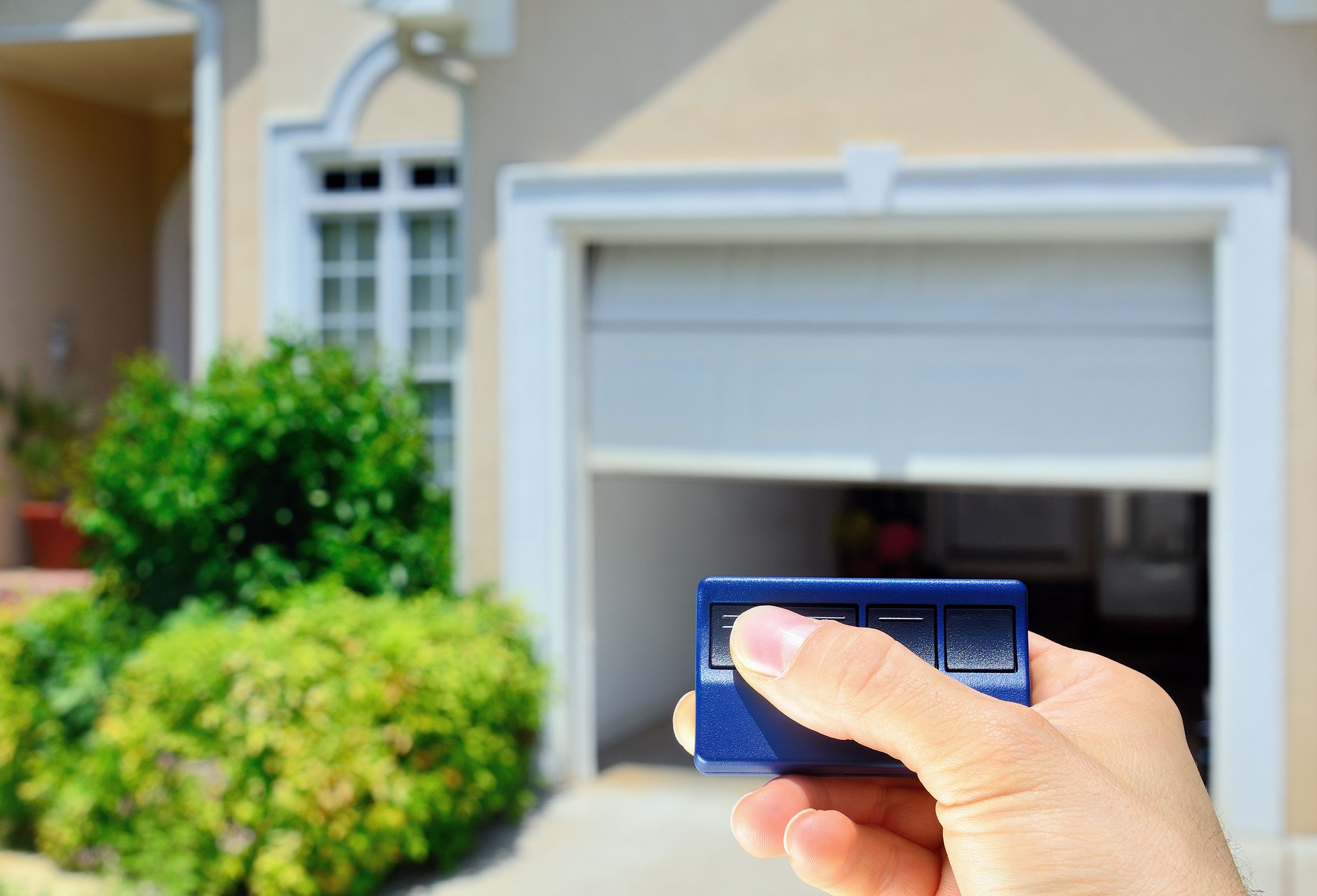 Signs That It’s Time to Call for Garage Door Repair in Winder, GA